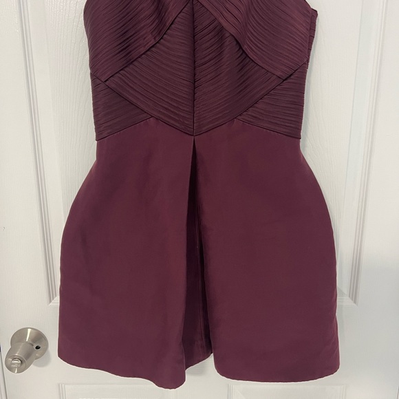 Halston Heritage Satin Pleated Bodycon Mini Dress in Burgundy 6 - Picture 5 of 10